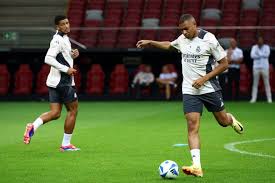 星空官方网站：逃兵戴维斯入选泰国家队 下月是否来新比赛受关注.